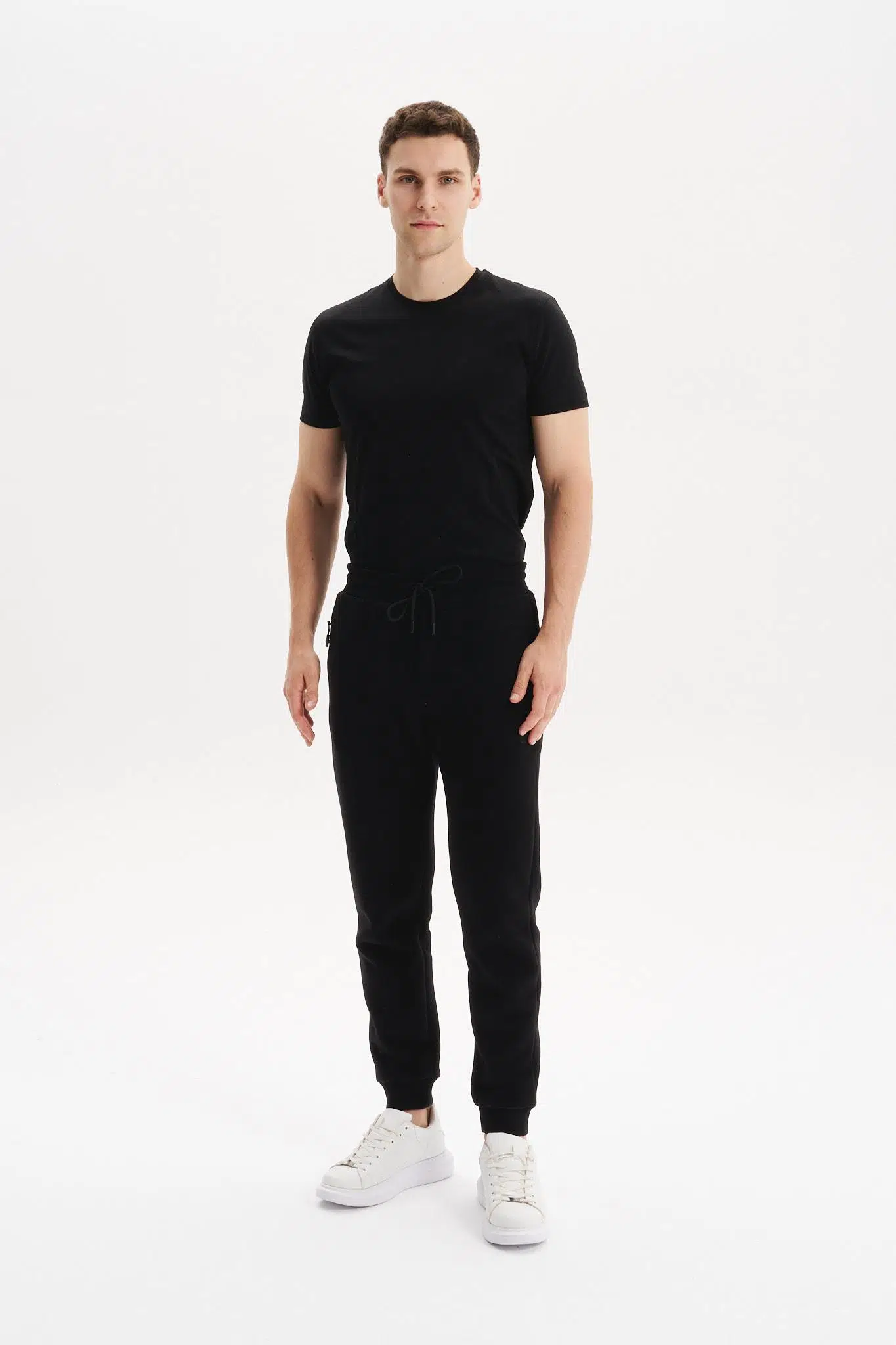 Ar-ma Erkek Eşofman Alti Baskisiz Basic Yandan Fermuar Cepli Arkadan Cepsiz Lastikli Dar Paça Örme Kumaş Regular Fit %70 Pamuk %30 Polyester 30/1 Şardonlu Üç İplik K30174681702 - Siyah-S1