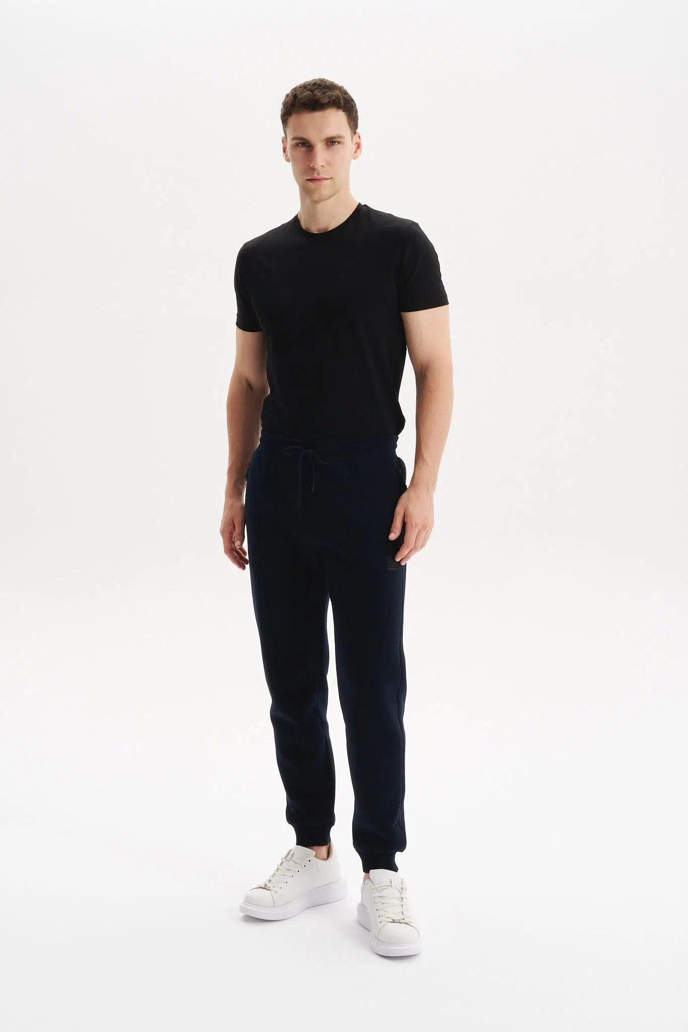 Ar-ma Erkek Eşofman Alti Baskisiz Basic Yandan Fermuar Cepli Arkadan Cepsiz Lastikli Dar Paça Örme Kumaş Regular Fit %70 Pamuk %30 Polyester 30/1 Şardonlu Üç İplik K30174681702 - Lacivert-L1