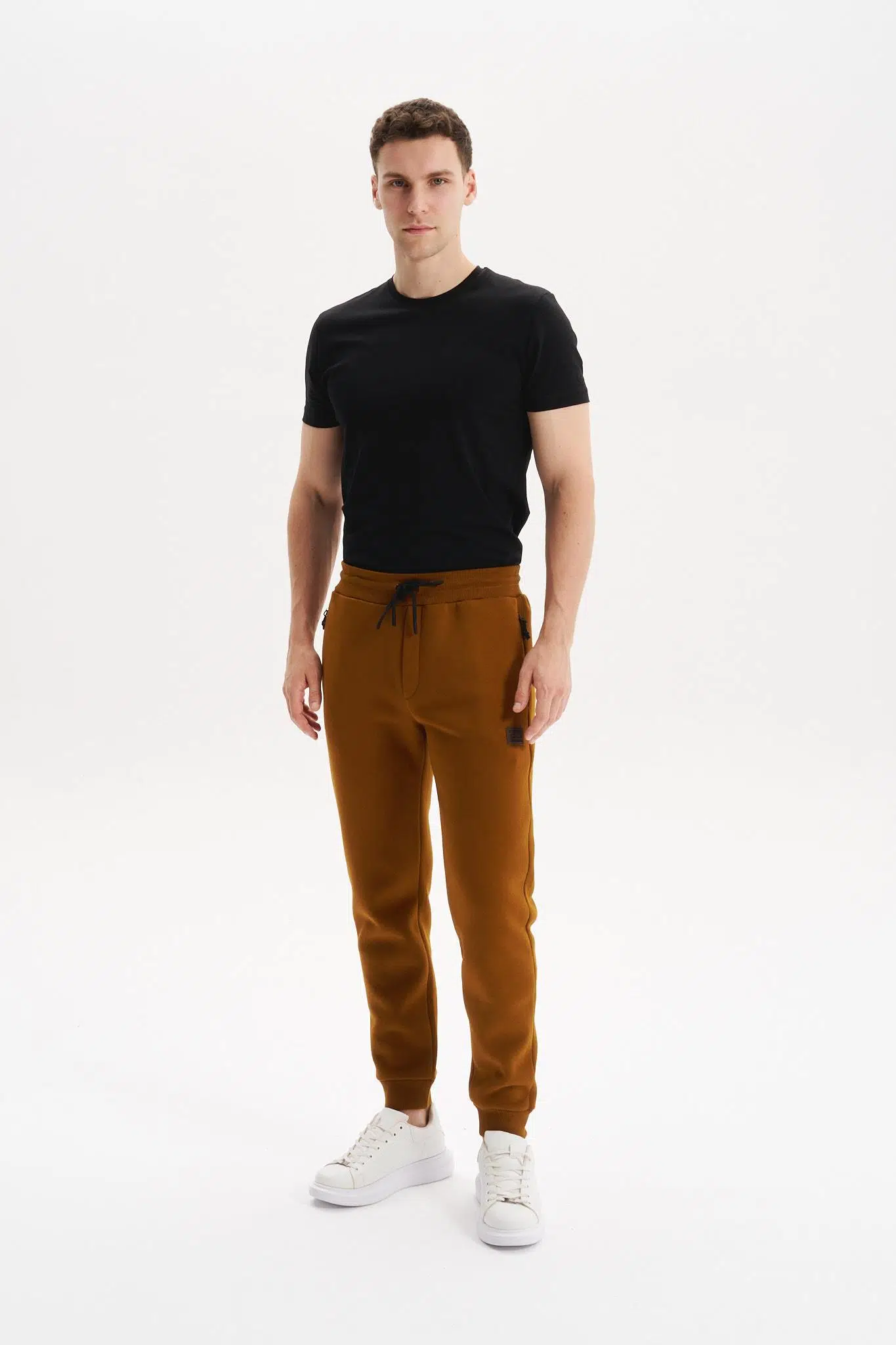 Ar-ma Erkek Eşofman Alti Baskisiz Basic Yandan Fermuar Cepli Arkadan Cepsiz Lastikli Dar Paça Örme Kumaş Regular Fit %70 Pamuk %30 Polyester 30/1 Şardonlu Üç İplik K30174681702 - Kahverengi-K3