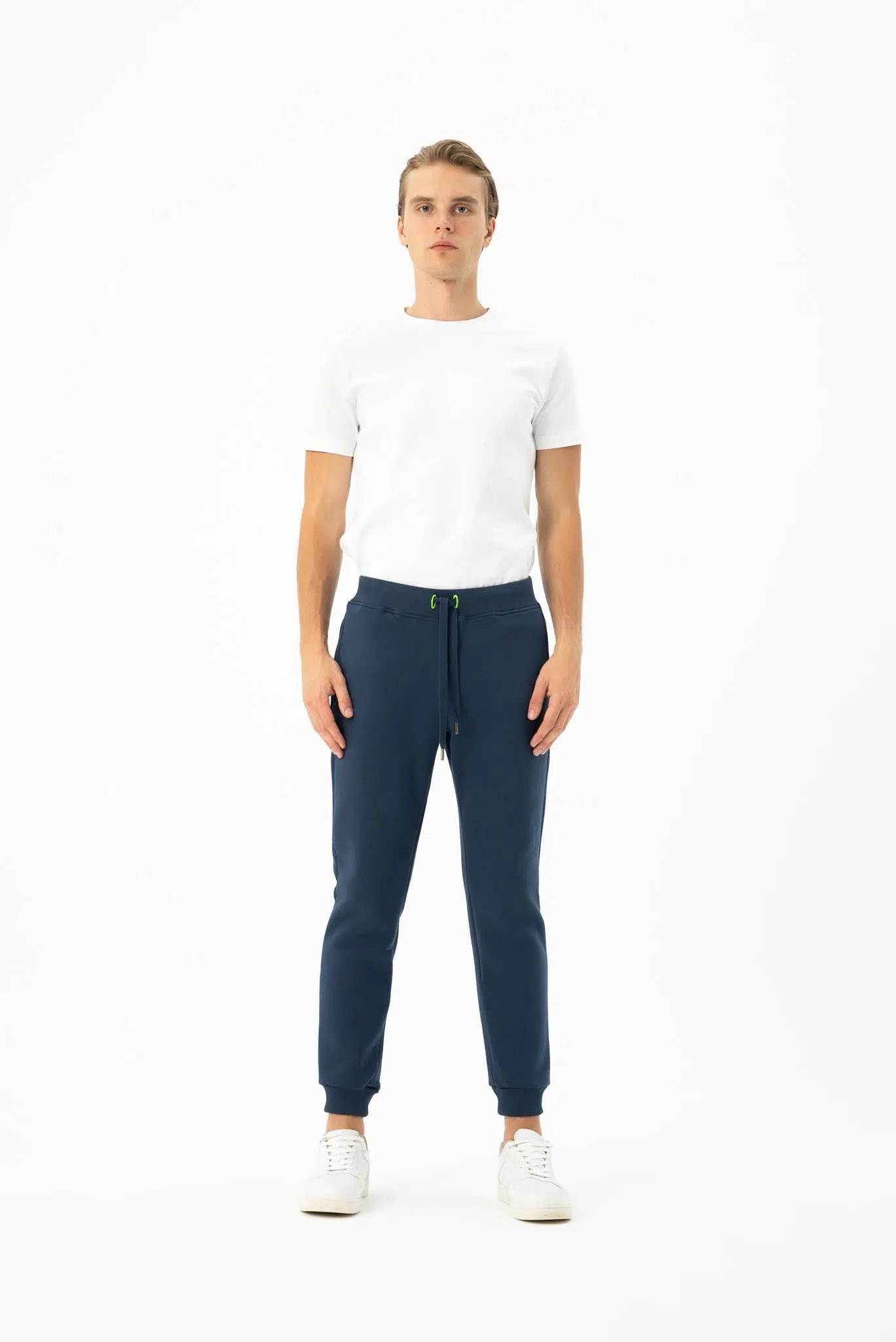 Ar-ma Erkek Eşofman Alti Baskisiz Basic Yandan Fermuarsiz Cepli Arkalar Cepsiz Lastikli Dar Paça Örme Kumaş Regular Fit %70 Pamuk %30 Polyester 30/1 Şardonlu Üç İplik K24174960601 - İndigo-İ1