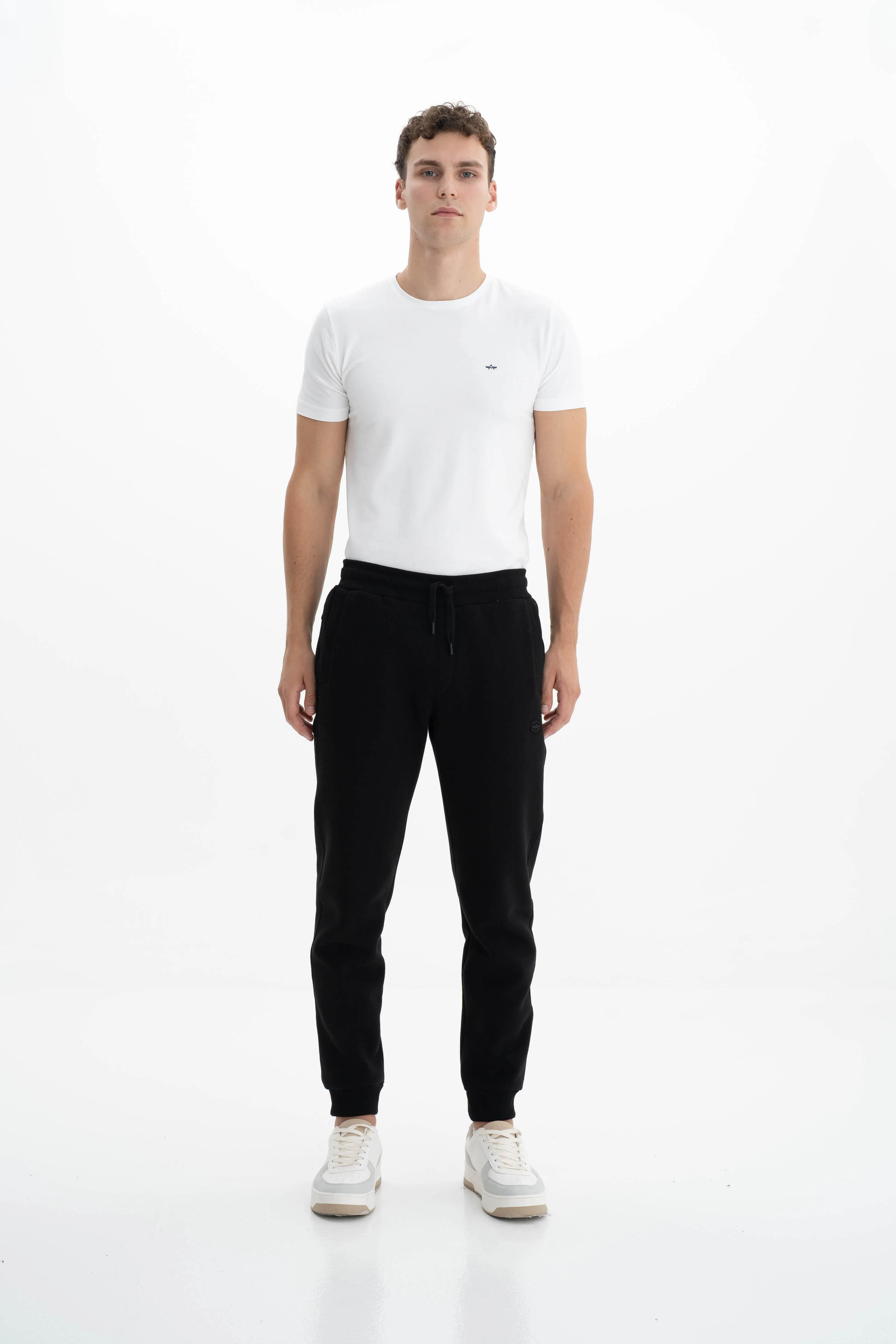 Ar-ma Erkek Eşofman Alti Baskisiz Basic Yandan Fermuarsiz Ve Arkalar Fermuar Cepli Lastikli Dar Paça Örme Kumaş Regular Fit %70 Pamuk %30 Polyester 30/1 Şardonlu Üç İplik K26174680001 - Siyah-S1