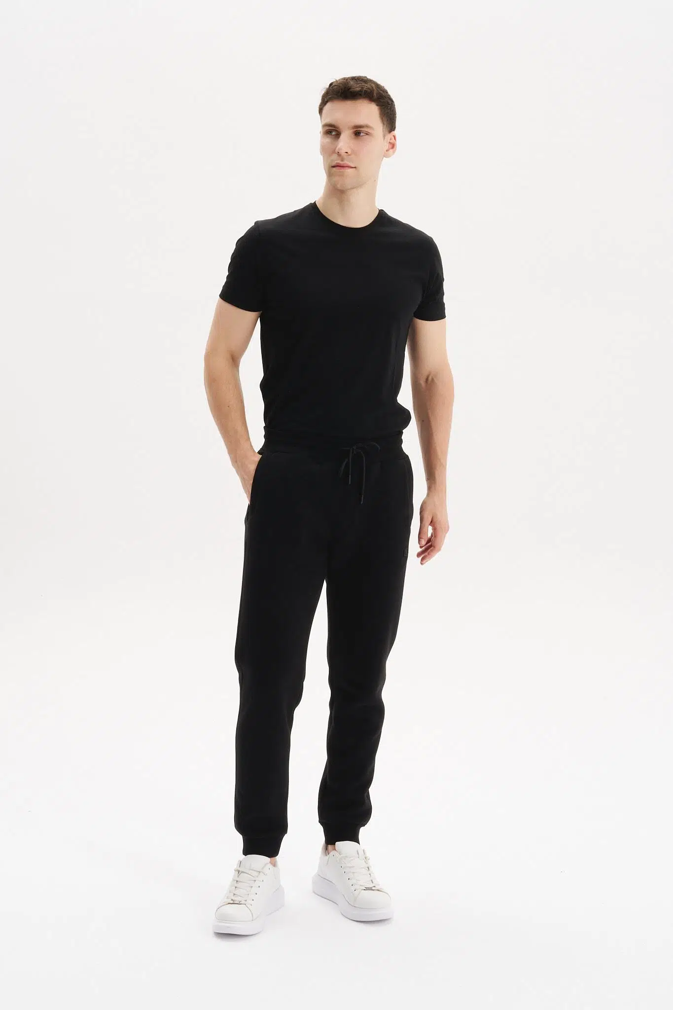 Ar-ma Erkek Eşofman Alti Baskisiz Basic Yandan Fermuarsiz Ve Arkalar Fermuar Cepli Lastikli Dar Paça Örme Kumaş Regular Fit %70 Pamuk %30 Polyester 30/1 Şardonlu Üç İplik K30174681502 - Siyah-S1