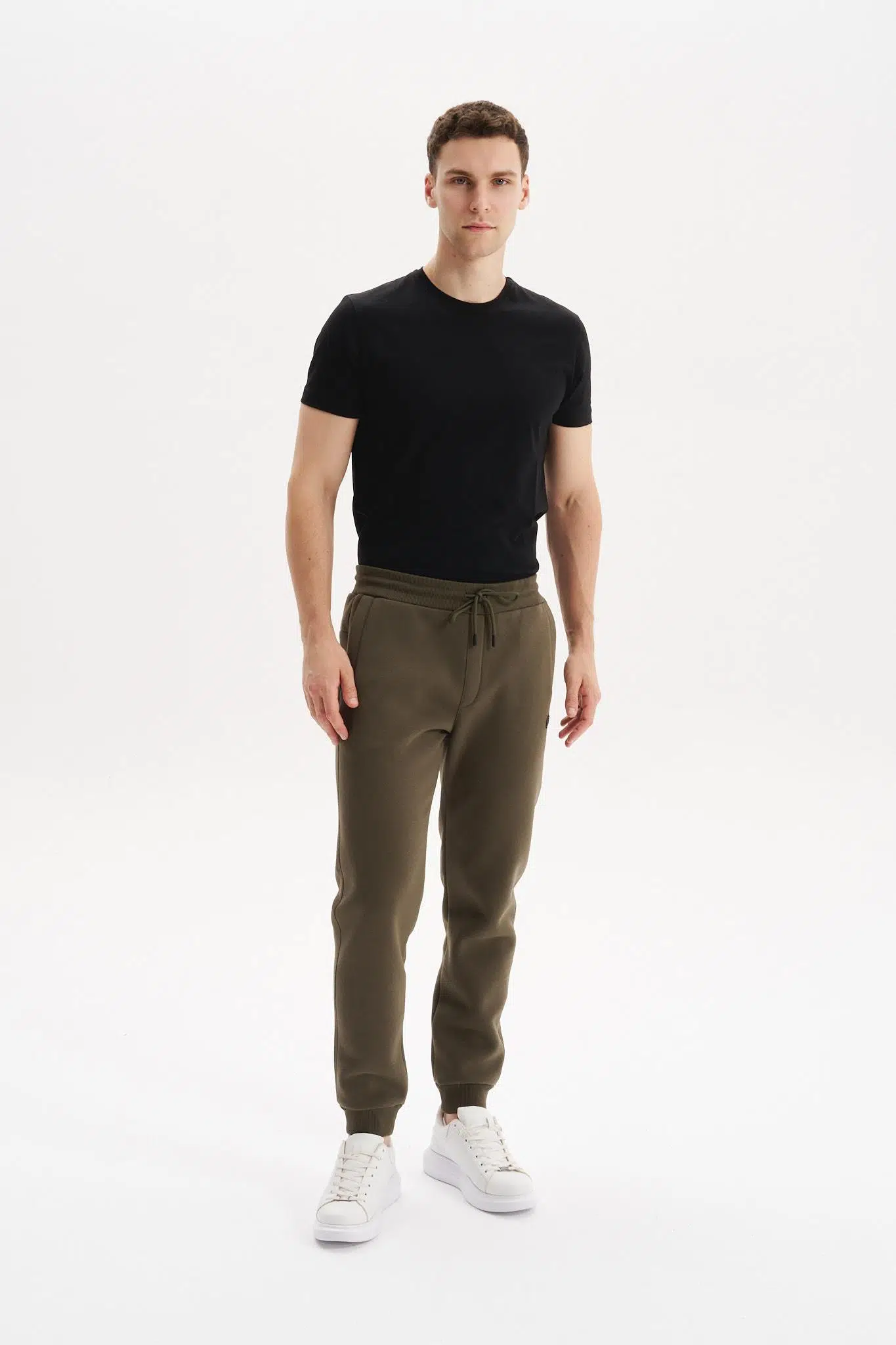 Ar-ma Erkek Eşofman Alti Baskisiz Basic Yandan Fermuarsiz Ve Arkalar Fermuar Cepli Lastikli Dar Paça Örme Kumaş Regular Fit %70 Pamuk %30 Polyester 30/1 Şardonlu Üç İplik K30174681502 - Haki-H1
