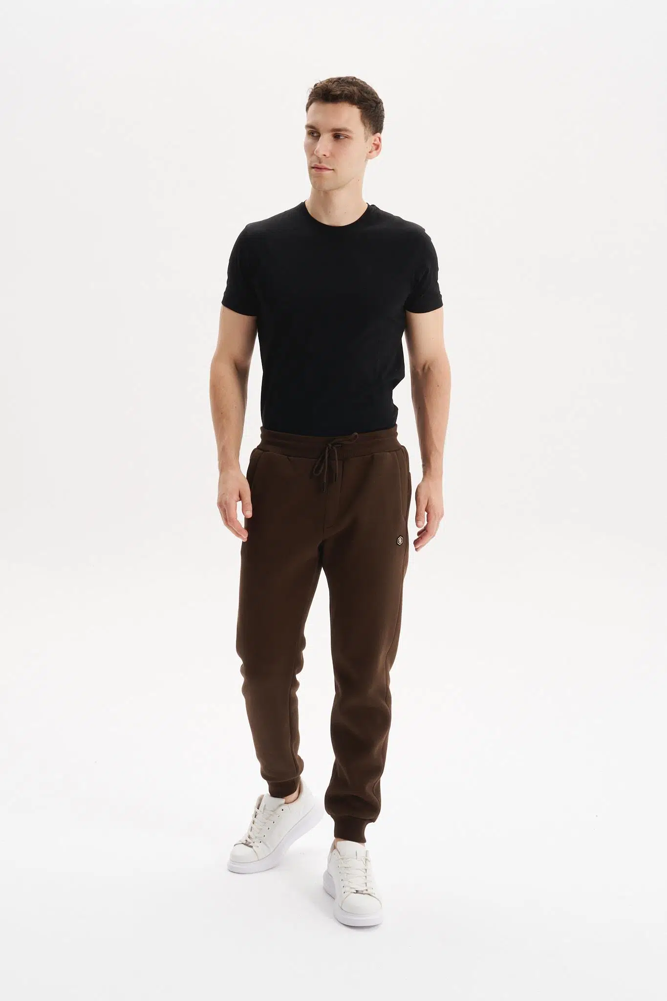Ar-ma Erkek Eşofman Alti Baskisiz Basic Yandan Fermuarsiz Ve Arkalar Fermuar Cepli Lastikli Dar Paça Örme Kumaş Regular Fit %70 Pamuk %30 Polyester 30/1 Şardonlu Üç İplik K30174681502 - Kahverengi-K1