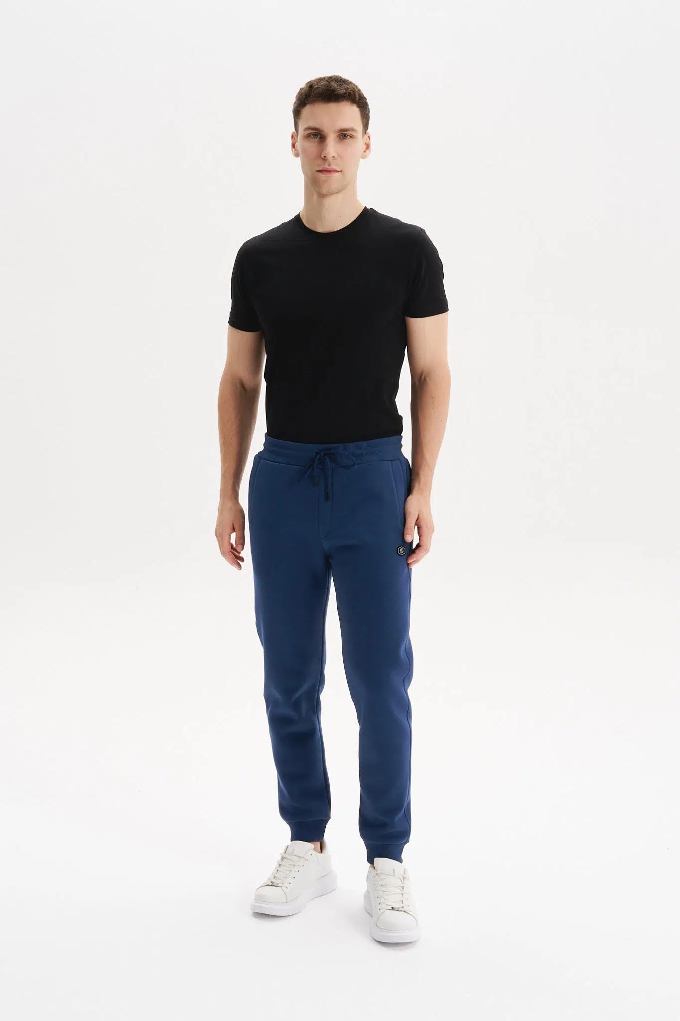 Ar-ma Erkek Eşofman Alti Baskisiz Basic Yandan Fermuarsiz Ve Arkalar Fermuar Cepli Lastikli Dar Paça Örme Kumaş Regular Fit %70 Pamuk %30 Polyester 30/1 Şardonlu Üç İplik K30174681502 - İndigo-İ1