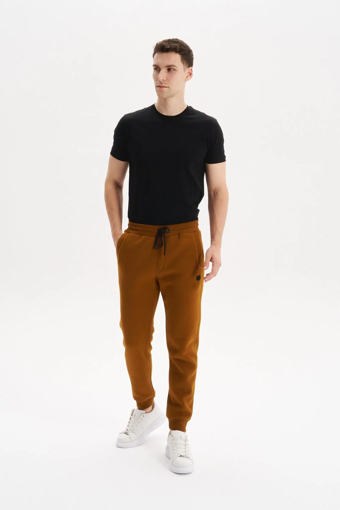 Ar-ma Erkek Eşofman Alti Baskisiz Basic Yandan Fermuarsiz Ve Arkalar Fermuar Cepli Lastikli Dar Paça Örme Kumaş Regular Fit %70 Pamuk %30 Polyester 30/1 Şardonlu Üç İplik K30174681502 - Kahverengi-K3