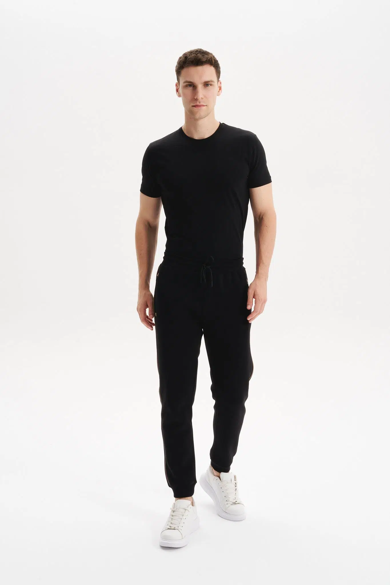 Ar-ma Erkek Eşofman Alti Baskisiz Basic Yandan Ve Arkadan Fermuar Cepli Lastikli Dar Paça Örme Kumaş Regular Fit %70 Pamuk %30 Polyester 30/1 Şardonlu Üç İplik K30174681602 - Siyah-S1
