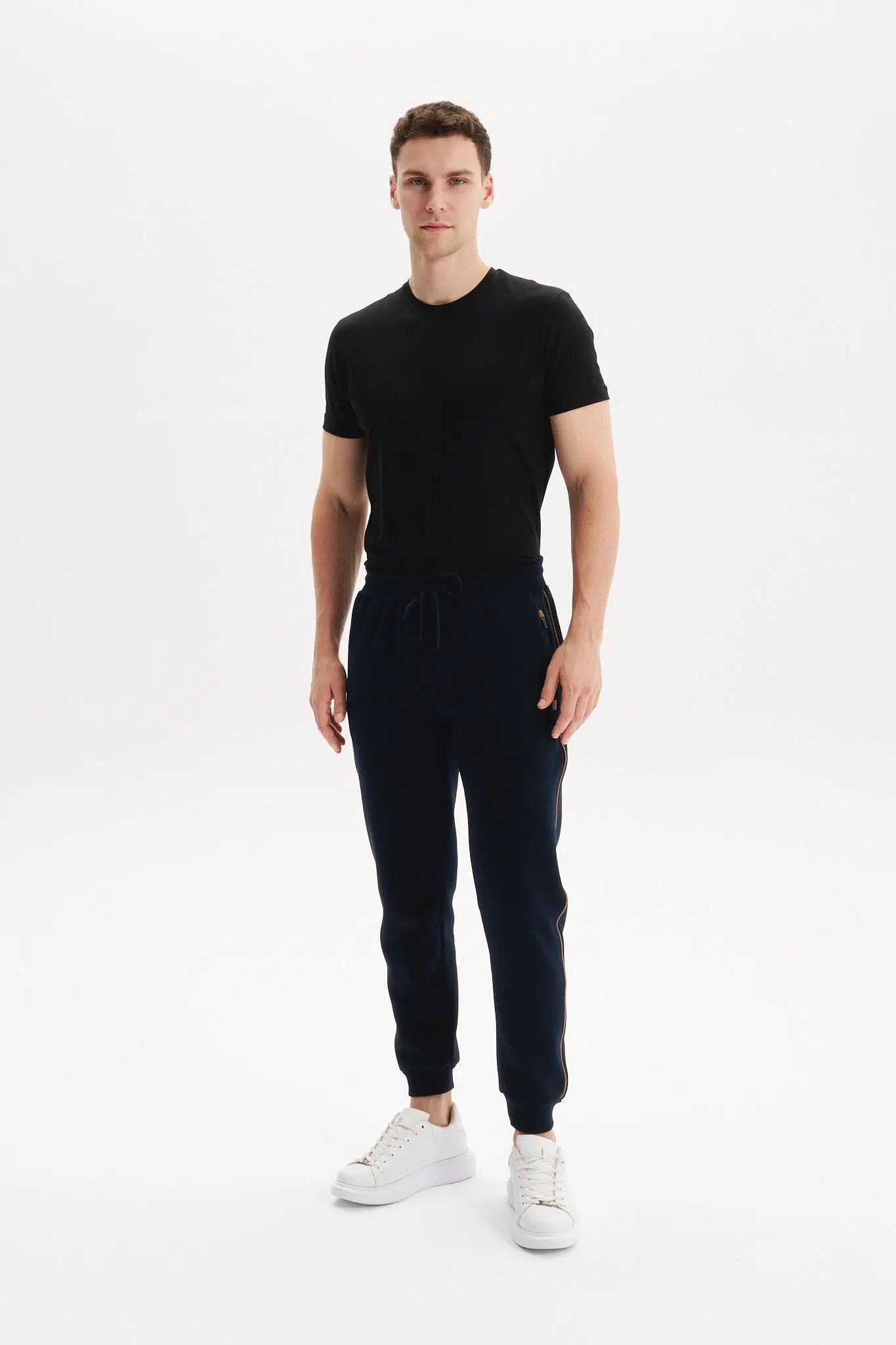 Ar-ma Erkek Eşofman Alti Baskisiz Basic Yandan Ve Arkadan Fermuar Cepli Lastikli Dar Paça Örme Kumaş Regular Fit %70 Pamuk %30 Polyester 30/1 Şardonlu Üç İplik K30174681602 - Lacivert-L1