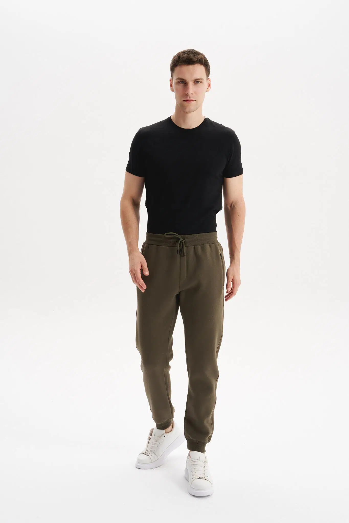 Ar-ma Erkek Eşofman Alti Baskisiz Basic Yandan Ve Arkadan Fermuar Cepli Lastikli Dar Paça Örme Kumaş Regular Fit %70 Pamuk %30 Polyester 30/1 Şardonlu Üç İplik K30174681602 - Haki-H1
