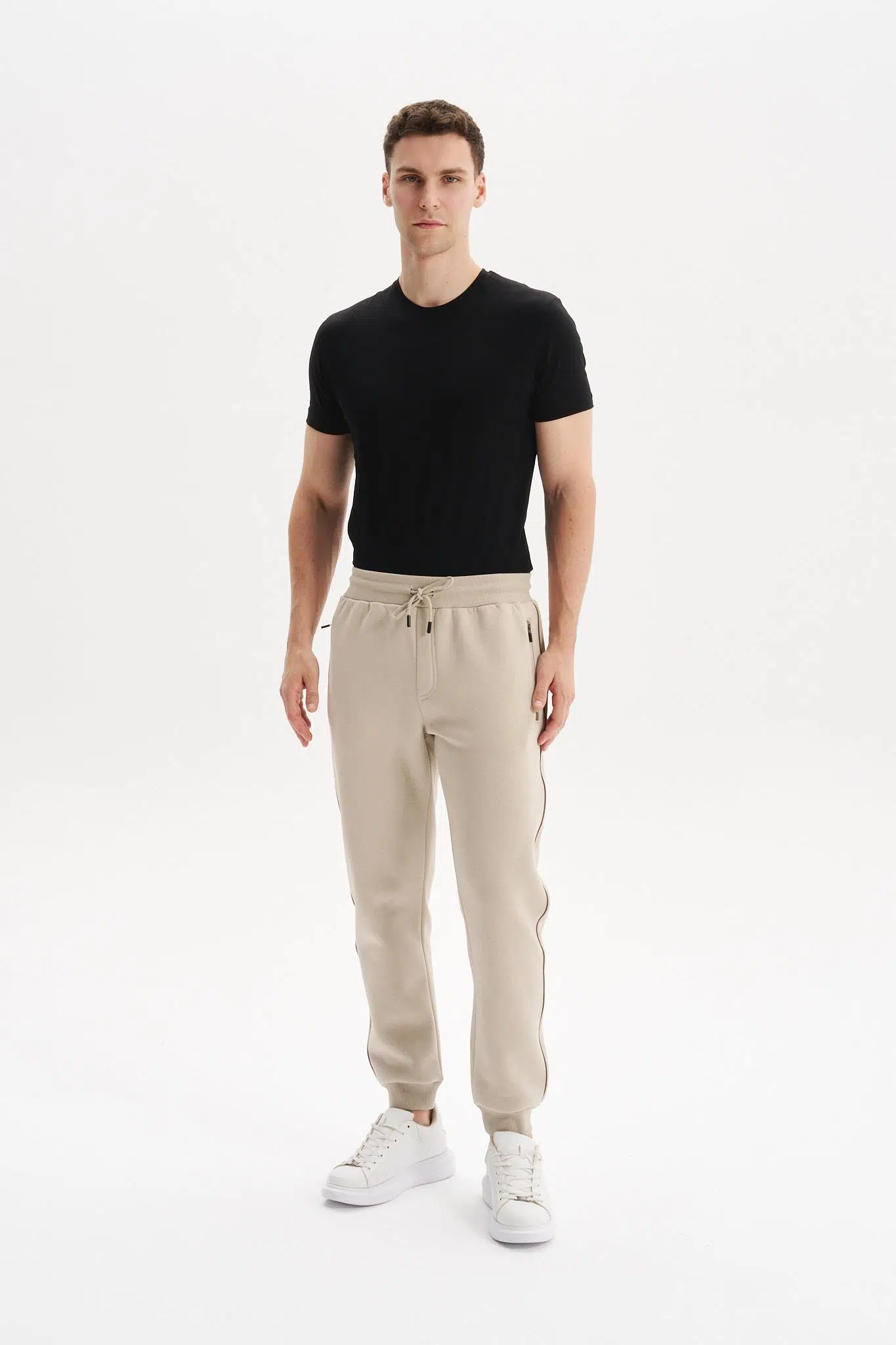 Ar-ma Erkek Eşofman Alti Baskisiz Basic Yandan Ve Arkadan Fermuar Cepli Lastikli Dar Paça Örme Kumaş Regular Fit %70 Pamuk %30 Polyester 30/1 Şardonlu Üç İplik K30174681602 - Bej-B1