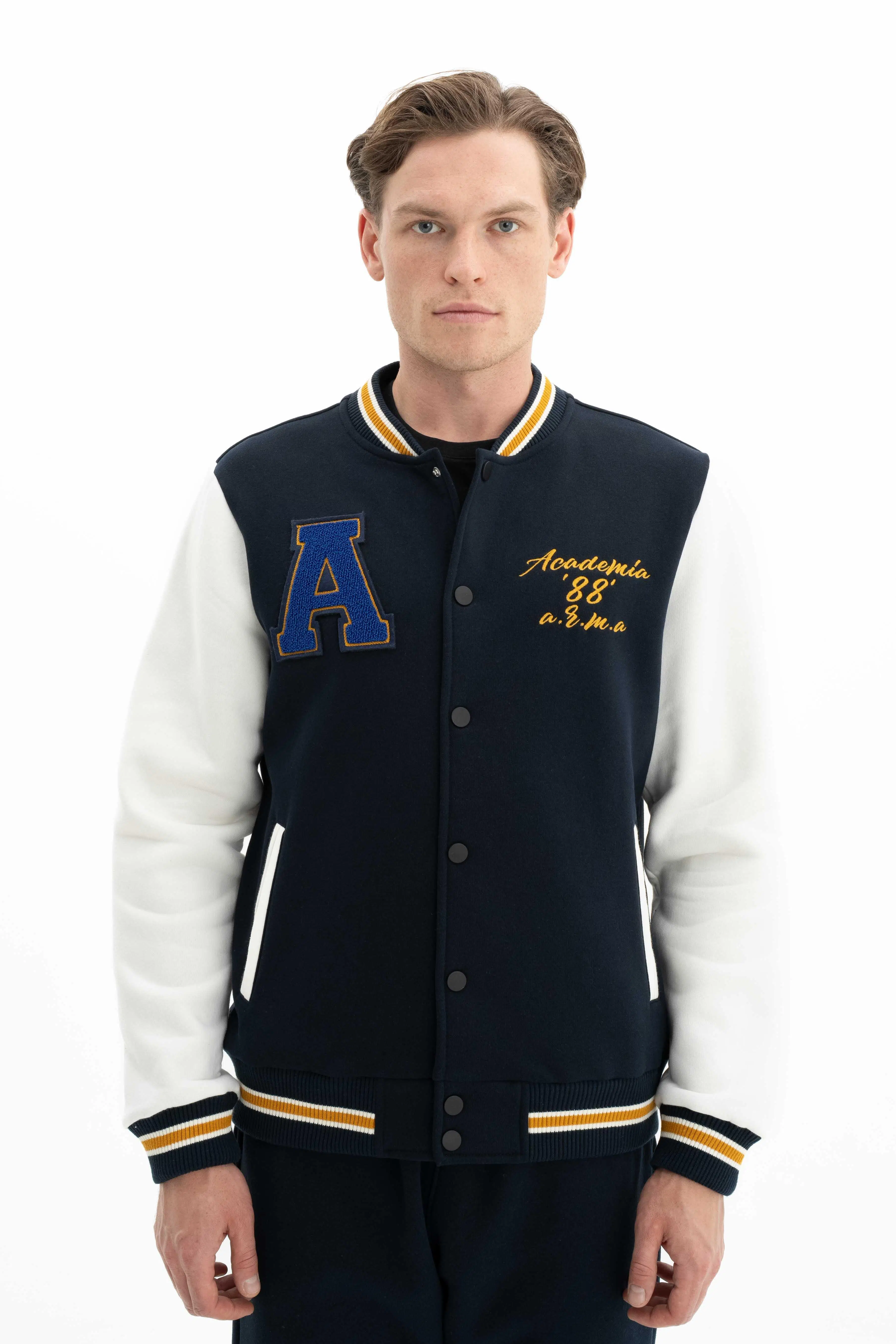 Ar-ma Erkek Mont Yazi Baskili Kolej Yaka Düğme Kapamali Yandan Cepli Örme Kumaş Regular Fit %70 Pamuk %30 Polyester 30/1 Şardonlu Üç İplik K26264650001 - Lacivert-L1