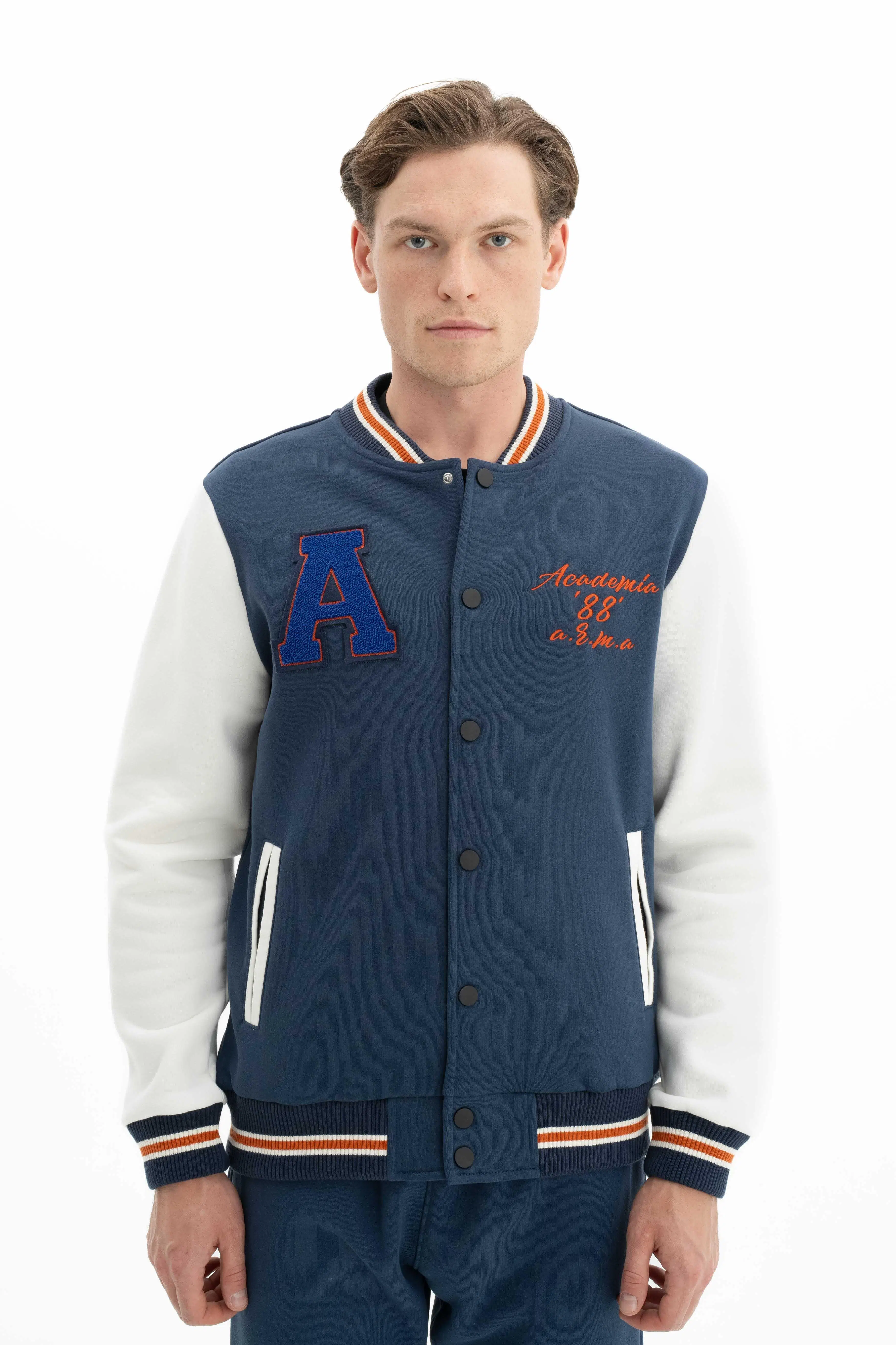 Ar-ma Erkek Mont Yazi Baskili Kolej Yaka Düğme Kapamali Yandan Cepli Örme Kumaş Regular Fit %70 Pamuk %30 Polyester 30/1 Şardonlu Üç İplik K26264650001 - İndigo-İ1