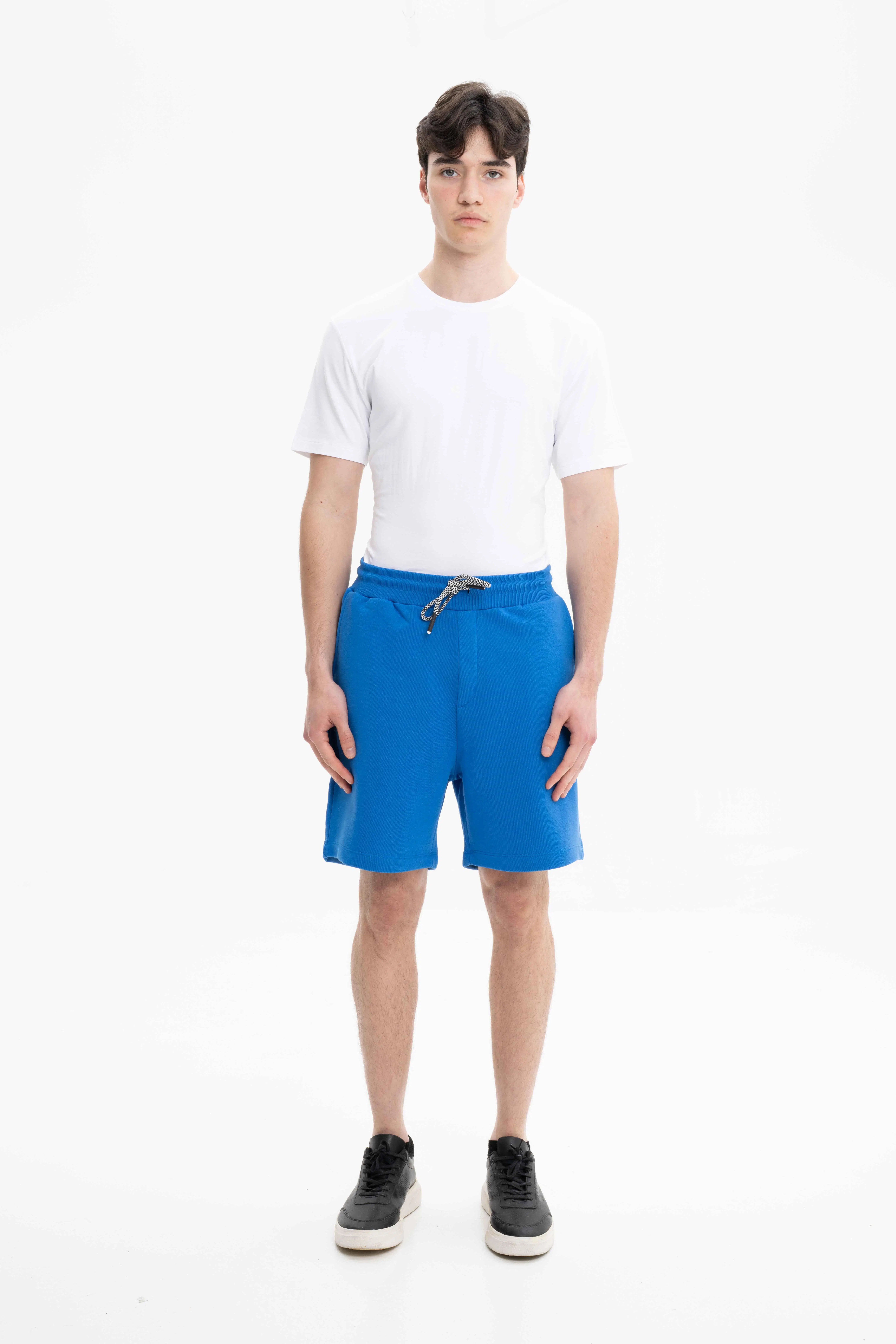 Ar-ma Erkek Şort Baskisiz Basic İp Kapatmali Ön Cepsiz Arka Tek Cepli Şort Örme Kumaş Regular Fit %75 Pamuk %25 Polyester 30/1 3 İplik Şardonsuz K26504278801 - Saks Mavisi-SM1