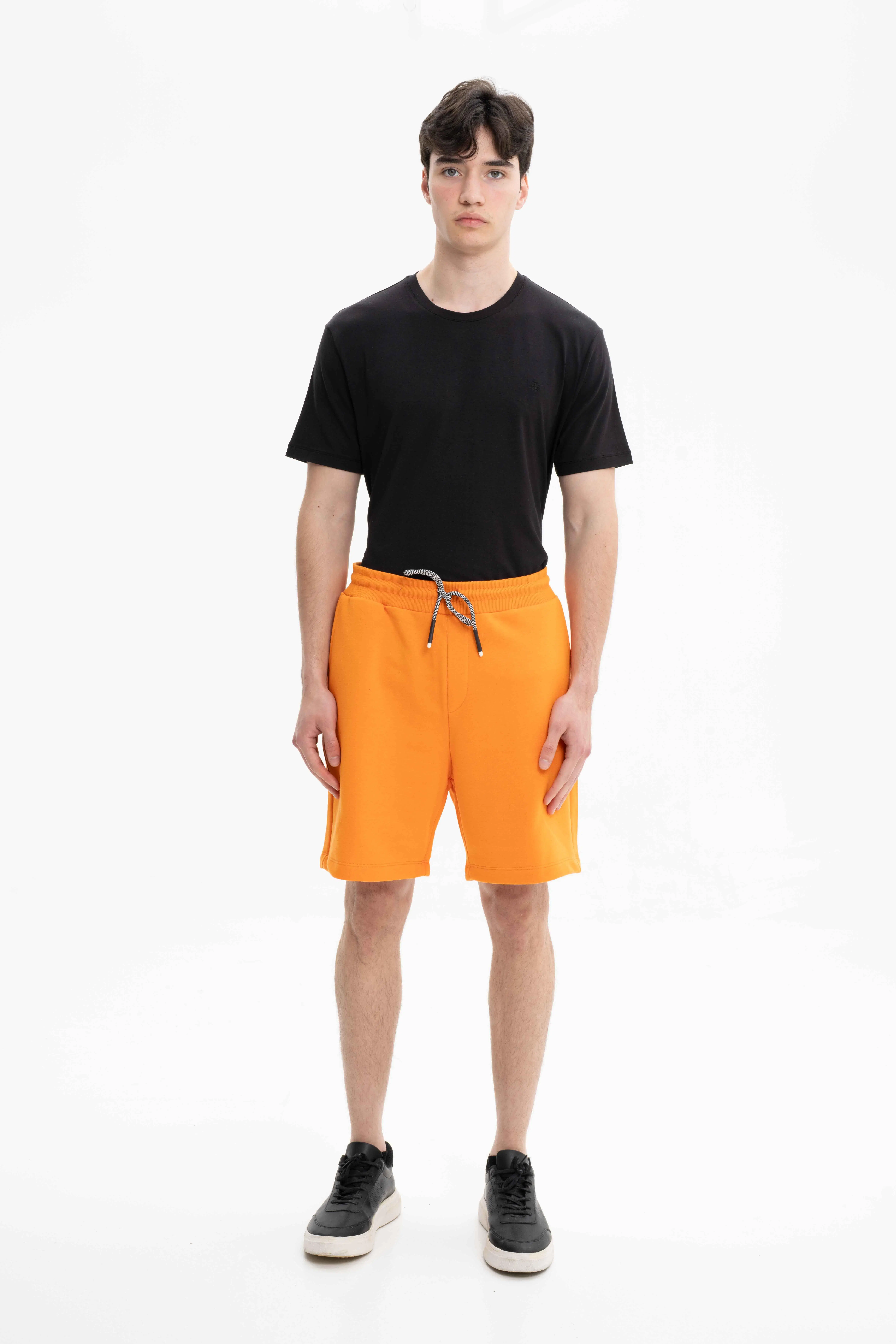 Ar-ma Erkek Şort Baskisiz Basic İp Kapatmali Ön Cepsiz Arka Tek Cepli Şort Örme Kumaş Regular Fit %75 Pamuk %25 Polyester 30/1 3 İplik Şardonsuz K26504278801 - Turuncu-T1