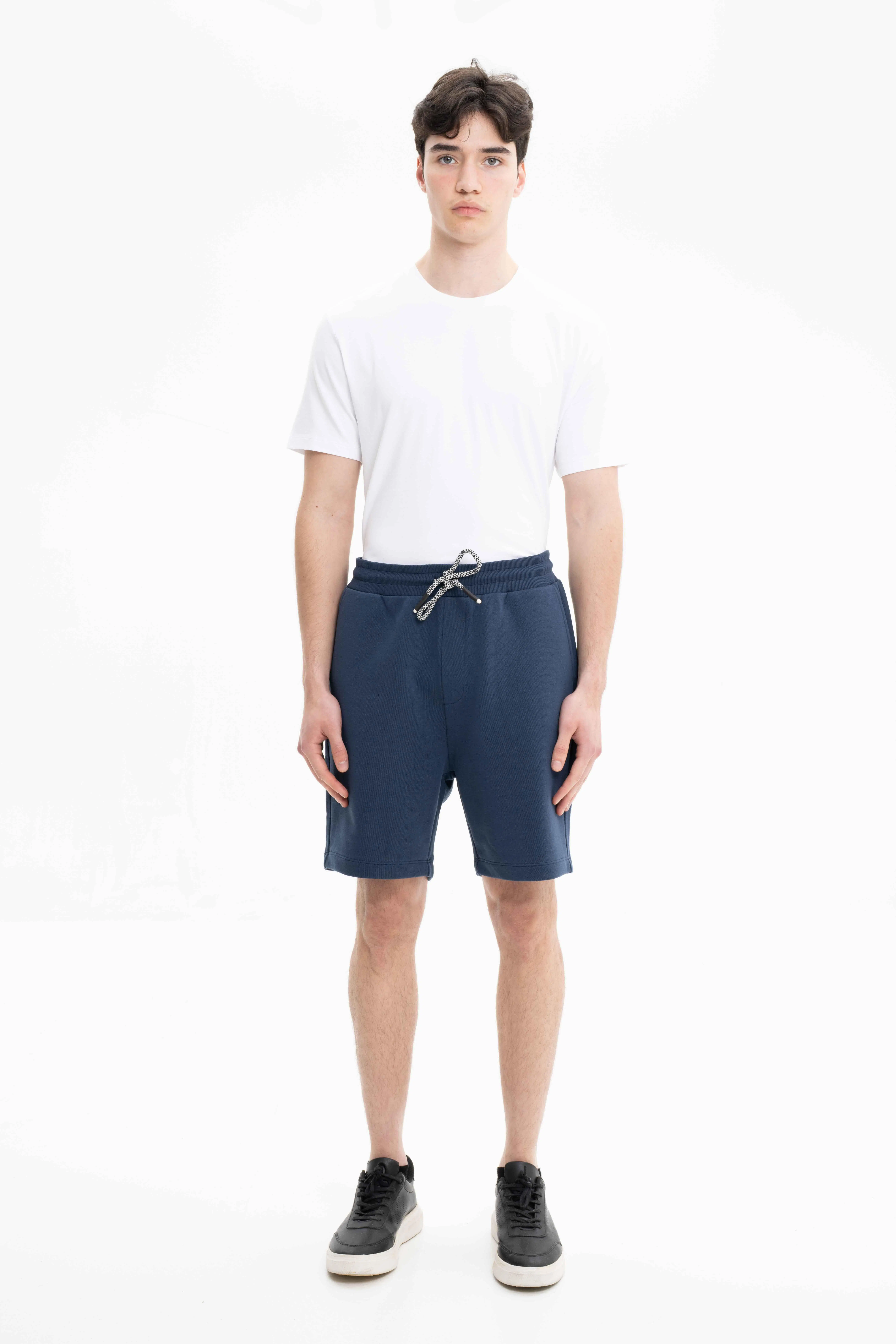 Ar-ma Erkek Şort Baskisiz Basic İp Kapatmali Ön Cepsiz Arka Tek Cepli Şort Örme Kumaş Regular Fit %75 Pamuk %25 Polyester 30/1 3 İplik Şardonsuz K26504278801 - İndigo-İ1