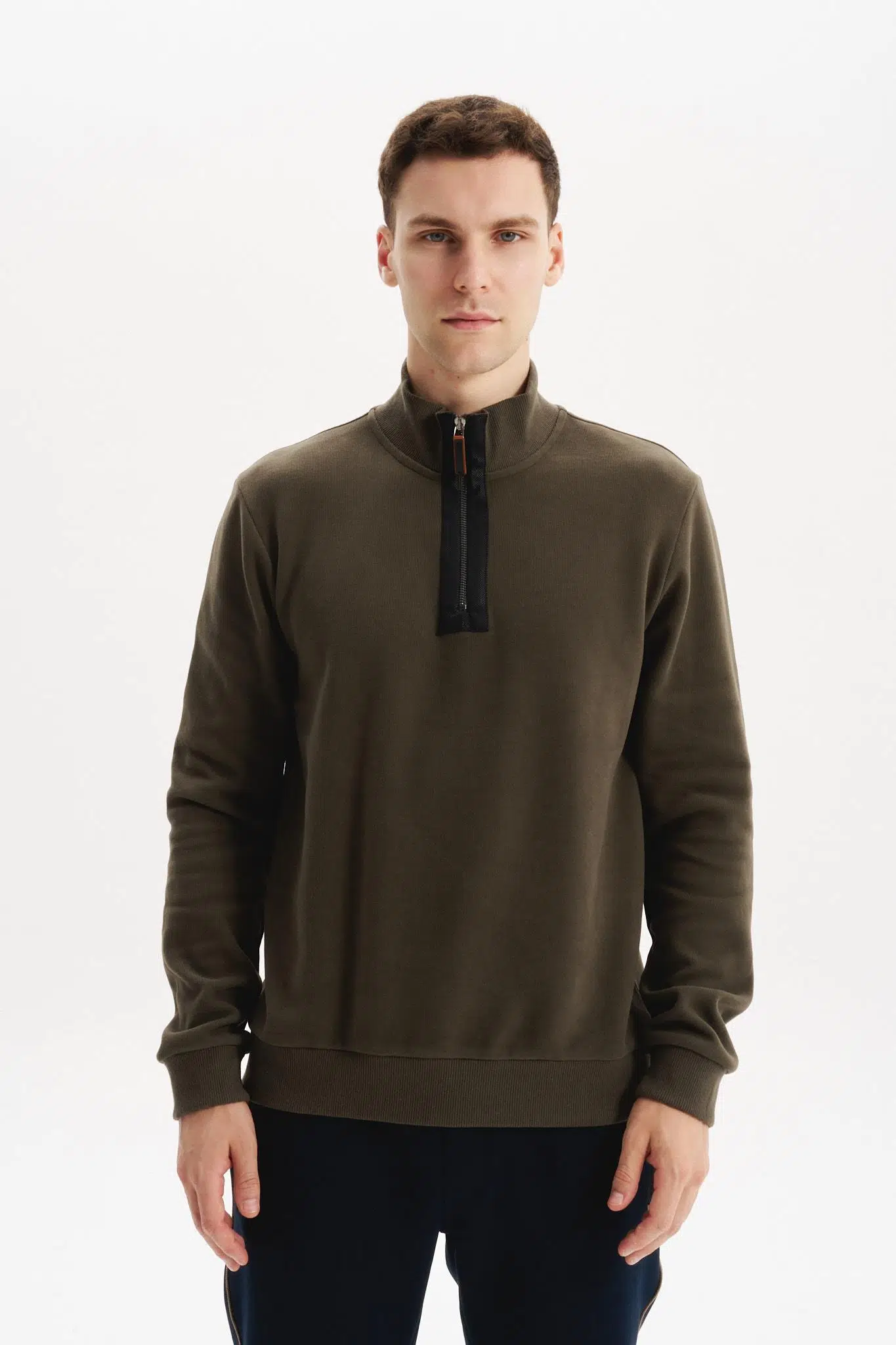 Ar-ma Erkek Yarim Fermuar Sweatshirt Basic Baskisiz Cepsiz Örme Kumaş Regular Fit %65 Pamuk %35 Polyester 30/2 Karbon Firçali Selanik K30554698102 - Haki-H1